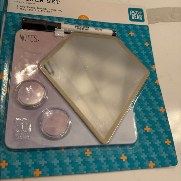 Locker gear/decor - Picture 3 of 4